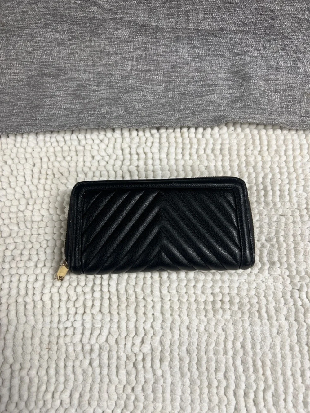 Victoria Secret Black Quilted Women's Zip Wallet - Picture 3 of 4
